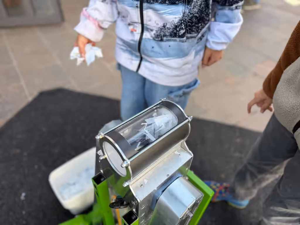 Italientour - Kindergarten Olang - Müll im Fahrradschredder